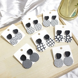 Carte personalizzate dell'orecchino che imballano gli <span class=keywords><strong>orecchini</strong></span> circolari geometrici dell'<span class=keywords><strong>argilla</strong></span> del polimero di dichiarazione dell'argento sterlina dell'annata 925 di contrasto di colore - Product Image 5