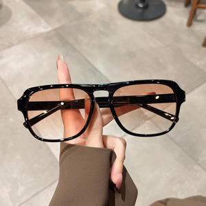 แว่นกันแดด Gm สำหรับทุกเพศ กรอบพีซีสีดำ ป้องกันรังสียูวี 400 เลนส์ประเภท 3 ทรงสี่เหลี่ยม แว่นกันแดดแฟชั่น - Product Image 1