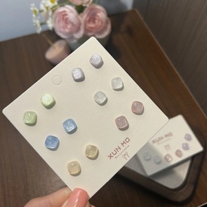 ต่างหูเรซิ่นทรงสี่เหลี่ยม XUN MO สำหรับผู้หญิง แฟชั่นเรียบง่าย สีสันสดใส ดีไซน์เรขาคณิต เครื่องประดับ - Product Image 2