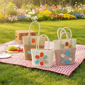 Sac de plage en paille grande capacité pour femme, idéal pour les voyages et le shopping en extérieur - Product Image 1