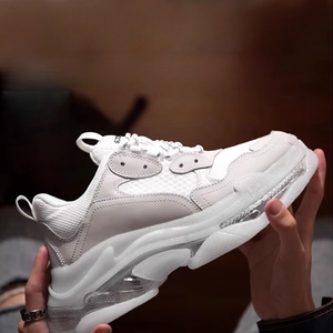 Baskets rétro Triple S pour hommes et femmes - Baskets légères à plateforme avec doublure en mesh et semelle transparente en noir - Product Image 2