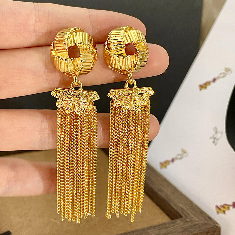 2024 New Arrival Fashion Jewelry Medieval Vintage New French Vintage Gold  Tassel Earrings Metal Button Long Chain Gold Earrings