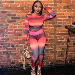 Conjunto de Salón de 2 Piezas Personalizado para Mujer 2026: Top de Manga Larga con Cuello Redondo y Pantalones Ajustados con Estampado por Sublimación en Tejido de Spandex, Nylon y Memory Fabric - Product Image 1