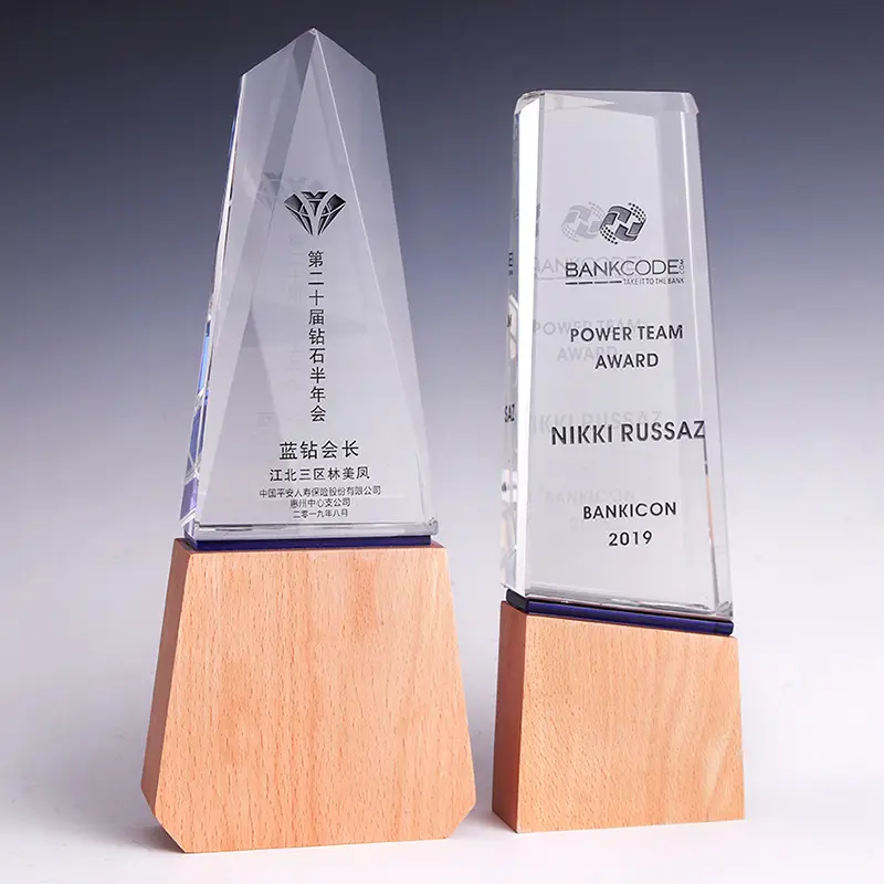זול סיטונאי K9 ריק קריסטל גביעים מותאם אישית לייזר 3d לוגו עץ פרסים גביע
