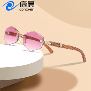 แว่นกันแดดแฟชั่นไร้กรอบสำหรับผู้หญิง เลนส์โพลาไรซ์ PC ขาแว่นไม้ บานพับโลหะ ป้องกันรังสียูวี 400 น้ำหนักเบา ป้องกันแสงแดด - Product Image 5