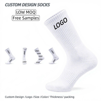 Chaussettes personnalisées à faible MOQ, broderie jacquard, logo antidérapant en silicone, transfert thermique, chaussettes de sport décontractées pour le basketball, OEM ODM