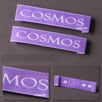 Service de conception gratuit Étiquettes tissées personnalisées Pliées à plat Étiquettes de col à coudre Œillets personnalisés pour vêtements Polyester sans nickel