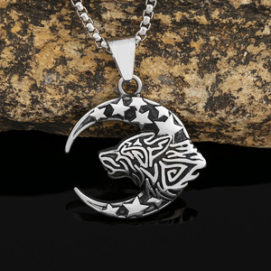 Yunnique – collier avec pendentif tête de loup en acier inoxydable, design étoile et lune, cadeau pour hommes - Product Image 1