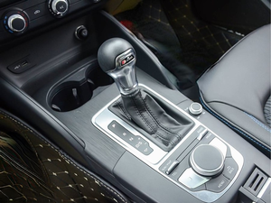 Venta al por mayor 2019-2025 Audi A3 Limousine 35 TFSI Fashion Country V Boutique Coche usado con dirección izquierda Turbo Motor de cuero - Product Image 2