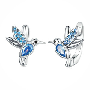 Orecchini a Perno con Zirconi a Forma di Uccello per Donne, Gioielli Eleganti e Delicati per Uso Quotidiano - Product Image 1