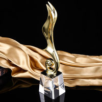 Trophée Aigle Volant en Métal Électroplaqué, Gravure Laser Cristal Éblouissante, Impression UV, Cadeau d'Affaires Personnalisé, Fabrication sur Mesure