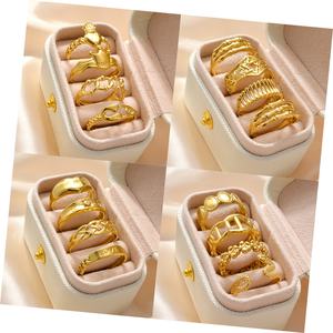 Bijoux fantaisie classiques en acier inoxydable plaqué or 18 carats avec zircon, 36 pièces dans une boîte, anneaux ouverts réglables en forme de cœur pour femmes - Product Image 1