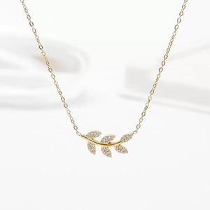 Collar de Acero Inoxidable con Hoja de Oro y Colgante de Circonita Verde, Cadena para Mujer, Regalo para Cumpleaños, San Valentín, Día de la Madre, Graduación, Boda - Product Image 5