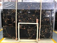 Carreaux et dalles en marbre noir or Portoro naturel personnalisés pour revêtements de sol et escaliers, design intérieur en marbre
