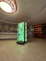 Pantalla LED Publicitaria Plegable con Marco Abatible, Señalización Digital de Tres Pantallas