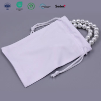 Vente flash en gros 10*15cm Pochette cadeau en polyester blanc personnalisée avec cordon de serrage de haute qualité Sac à cordon de serrage personnalisé doux pour collier