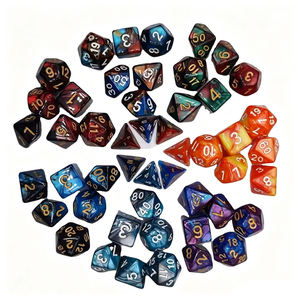 Set di 7 Dadi Misti con Sacchetto, 9 Colori, per DND RPG, Giocattoli Portatili per Adulti e Bambini, Cubi in Plastica TRPG D4 D6 D8 D10 D12 D20 - Product Image 1