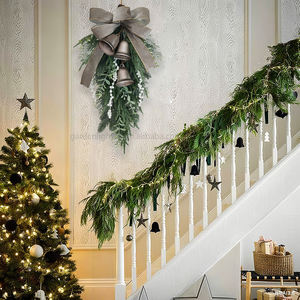 Guirlande de Noël artificielle suspendue de luxe de 11 pouces, écologique, en forme de larme, avec clochettes argentées, baies blanches, nœud gris, décoration de fête - Product Image 5