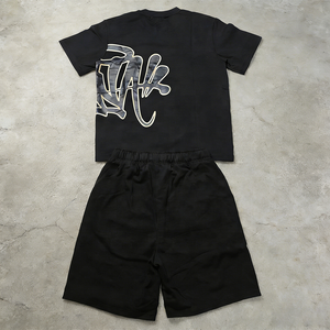 طقم تي شيرت وشورت مطبوع بشعار مخصص، ملابس الشارع بطباعة حريرية، طقم رياضي قطني مغسول بالأحماض من قطعتين للرجال - Product Image 2