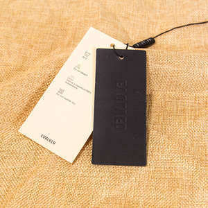 Etiqueta colgante de ropa personalizada de primera calidad, etiqueta oscilante de lámina de oro verde, Material de cartón de papel negro de 800g para ropa - Product Image 6