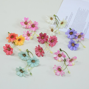 Guirlande décorative florale en fausses chrysanthèmes pour toile de fond de mariage, couronne murale pour la maison, embellissement de vêtements, ornement - Product Image 1