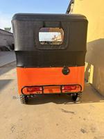 Tuk-tuk cargo à essence avec carrosserie ouverte et grande capacité de charge pour le transport de marchandises