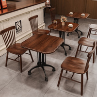 Meubles de restaurant de style médiéval et chinois classique en bois massif et métal, ensemble table et chaises pour café et hôtel