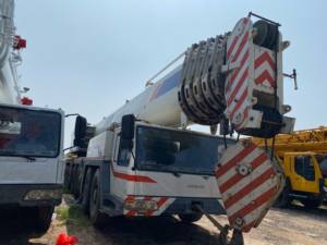 Grue sur camion d'occasion Zoomlion 220 tonnes avec moteur Weichai, hauteur de levage 120 m - Product Image 3