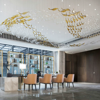 Lustre carré contemporain personnalisé en acier inoxydable et verre avec télécommande pour l'éclairage intérieur des halls d'hôtel et des salles de banquet
