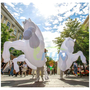 Marionnette de cheval gonflable pour défilé de rue de <span class=keywords><strong>carnaval</strong></span>, costume de cheval gonflable avec lumières LED pour spectacle de défilé nocturne - Product Image 1