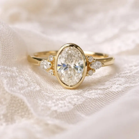 Bague de fiançailles en or massif 14K/18K avec diamant de laboratoire ovale 1 carat, trois pierres latérales rondes, certifiée IGI CVD/HPHT, personnalisable