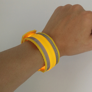 Bracciale con luce a LED luminosa su misura <span class=keywords><strong>per</strong></span> gli amanti bracciale con luce a 15 colori misti braccialetti promozionali in poliestere - Product Image 5