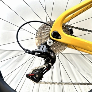 Cadre <span class=keywords><strong>de</strong></span> vélo <span class=keywords><strong>de</strong></span> route en fibre <span class=keywords><strong>de</strong></span> carbone haute performance KOZO, sortie d'usine, avec passage interne des câbles et système <span class=keywords><strong>de</strong></span> frein à disque à axe traversant - Product Image 5