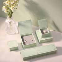 Boîte d'emballage haut de gamme pour bijoux avec couvercle magnétique et impression bronzée pour bagues et livres - Vente en gros