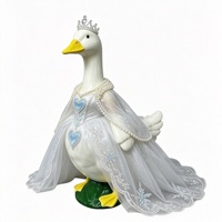 Figurine de princesse d'hiver OEM ODM avec robe de mariée en dentelle blanche et couronne, décoration de table pour les fêtes, cadeau