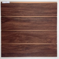 Plinthe Viwelldecor 300 mm F24 PS, panneau mural imperméable couleur bois, design traditionnel, usage domestique et commercial, garantie 5 ans et plus