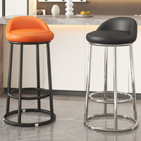Tabourets hauts d'art moderne et luxueux en fer Chaises de caissier de bar élégantes pour les repas et les affaires Accueil Bar Réception