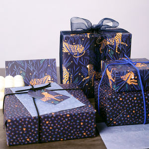 Rollo de papel de regalo de embalaje personalizado de lujo 43*300cm de 80g de papel revestido al por mayor - Product Image 3