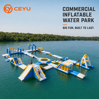 Parc aquatique flottant gonflable personnalisé Ceyu avec piste de saut, trampoline et toboggans pour les entreprises de stations balnéaires lacustres