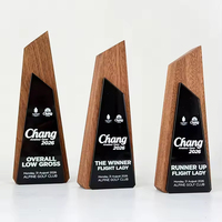 Trophée en verre cristal avec logo gravé sur mesure et base en bois de hêtre pour récompenses commémoratives d'honneur