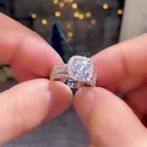 Moda Ice Out Zirconia Similar Moissanite Diamante Anillo de compromiso Joyería de latón caliente Boda Amor verdadero Regalo de joyería eterna - Product Image 2