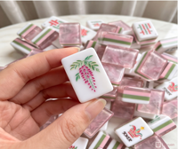 Ensemble de Mahjong américain classique rose gravé sur mesure, tuiles en acrylique de luxe, écologiques et portables, cadeau haut de gamme pour 4 joueurs