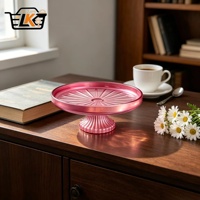 Assiette à gâteau en verre côtelé rose nacré de 24 cm, 1049 g, avec rebord surélevé, plateau de service sur pied pour centre de table événementiel