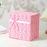 Vente flash - Boîte cadeau carrée rigide en carton haut de gamme avec motif gaufré personnalisé et nœud en satin pour les cadeaux de mariage et les présents
