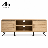Meja TV Nordik Modern dengan Finishing Kayu Maple, Laci Penyimpanan Putih, dan Rak Terbuka untuk Hiburan di Ruang Tamu
