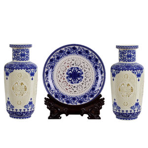 Ensemble de trois pièces de vase en porcelaine bleu et blanc évidé chinois Vase en céramique pour la décoration d'entrée de salon à la maison - Product Image 1