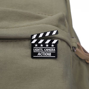 เข็มกลัดเคลือบลายตัวละครหลักจากภาพยนตร์ คลัปเปอร์บอร์ด เครื่องประดับติดปกเสื้อ ของขวัญสำหรับเพื่อนและแฟนคลับ - Product Image 3