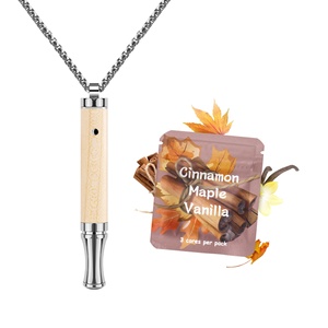 Collier inhalateur d'aromathérapie en acier inoxydable pour soulagement bronchique, avec huiles essentielles fruitées, mèches en coton rechargeables et fonction anti-stress pour la respiration - Product Image 1