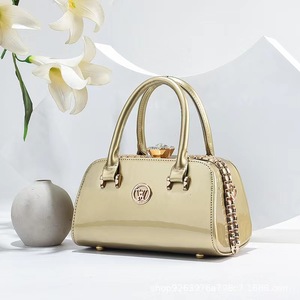 Pochette en cuir brillant en forme de coussin avec fermoir en strass, bordeaux, sac à main de soirée multifonction pour femme - Product Image 2