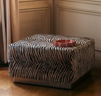 Pouf carré moderne à imprimé zèbre avec base en métal doré brossé, repose-pieds de luxe en fausse fourrure pour salon, tabouret de coiffeuse